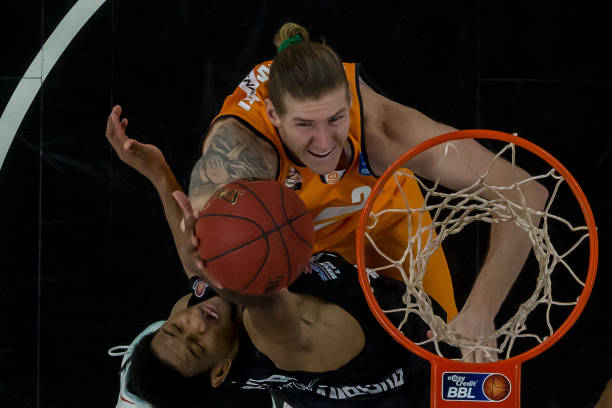 前只能等待 前只能等待